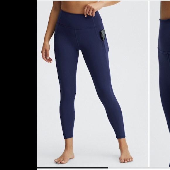 Sold OUT Fabletics size XS Oasis 7/8 leggings size XS in abyss - Picture 1 of 3